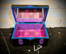 Load image into Gallery viewer, Third Eye Magik Young  Beginner Element Spell Box
